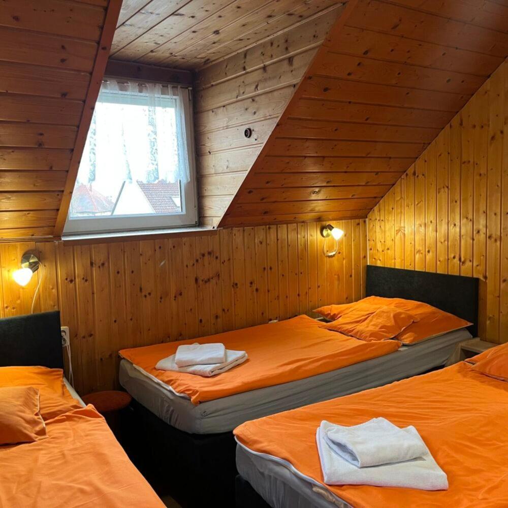 Lenzl'S Panzio Bed & Breakfast Szigetvár Exterior photo