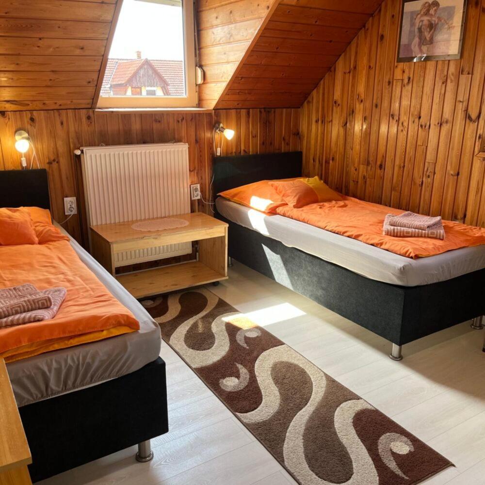 Lenzl'S Panzio Bed & Breakfast Szigetvár Exterior photo