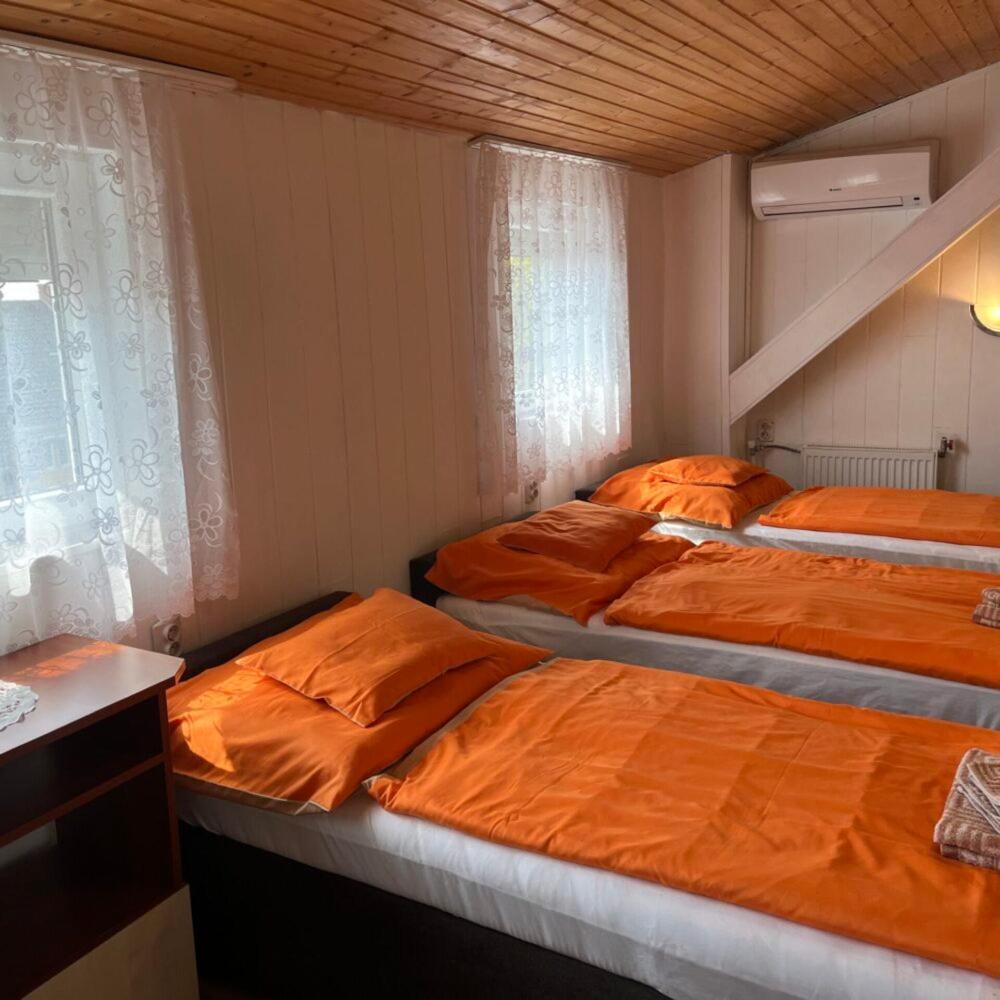 Lenzl'S Panzio Bed & Breakfast Szigetvár Exterior photo