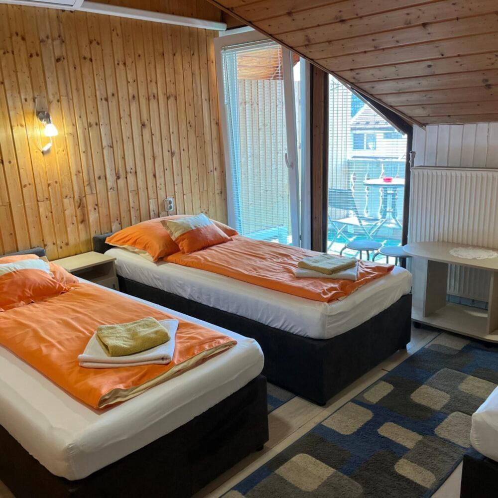 Lenzl'S Panzio Bed & Breakfast Szigetvár Exterior photo