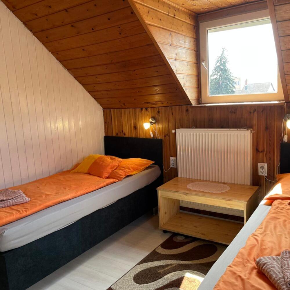 Lenzl'S Panzio Bed & Breakfast Szigetvár Exterior photo
